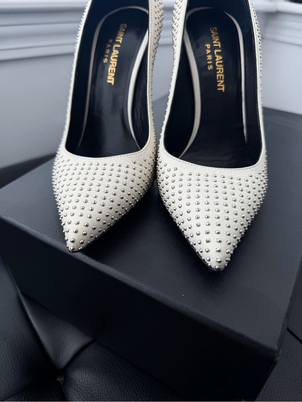 Saint Laurent pointed-toe pumps in studs - Picture 3 of 9